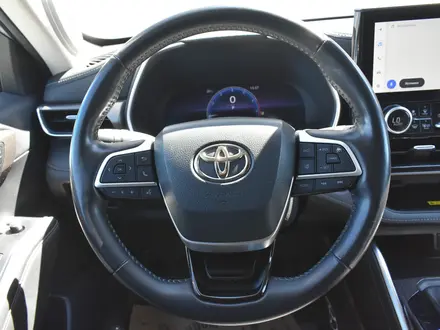 Toyota Highlander 2023 года за 29 600 000 тг. в Атырау – фото 11