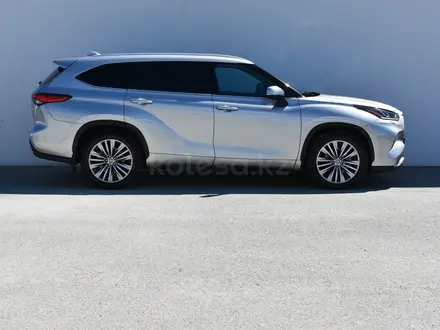 Toyota Highlander 2023 года за 29 600 000 тг. в Атырау – фото 4