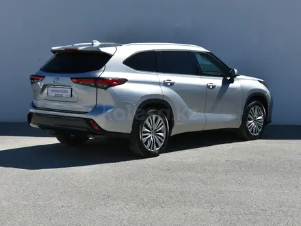 Toyota Highlander 2023 года за 29 600 000 тг. в Атырау – фото 8