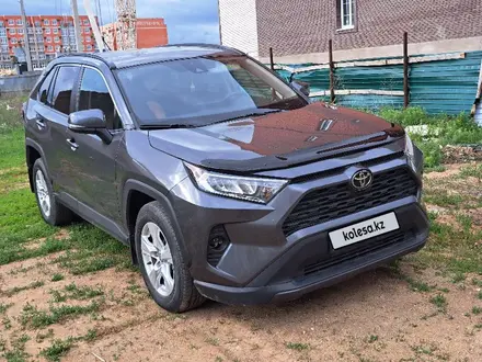 Toyota RAV4 2021 года за 16 500 000 тг. в Актобе