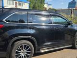 Toyota Highlander 2018 года за 17 800 000 тг. в Астана – фото 4