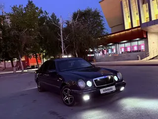 Mercedes-Benz E 230