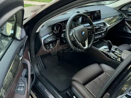 BMW 540 2018 года за 26 000 000 тг. в Алматы – фото 11
