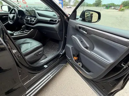 Toyota Highlander 2020 года за 21 000 000 тг. в Алматы – фото 17
