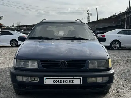Volkswagen Passat 1996 года за 1 850 000 тг. в Тараз – фото 2
