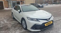 Toyota Camry 2021 года за 16 900 000 тг. в Астана