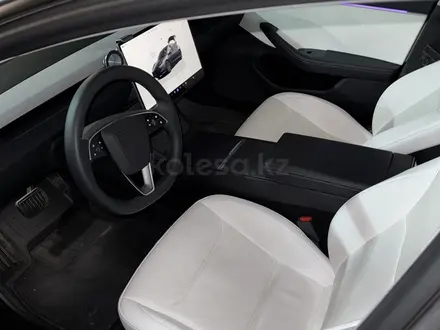 Tesla Model 3 2024 года за 17 500 000 тг. в Алматы – фото 3