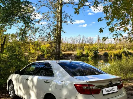 Toyota Camry 2014 года за 10 000 000 тг. в Темиртау – фото 2