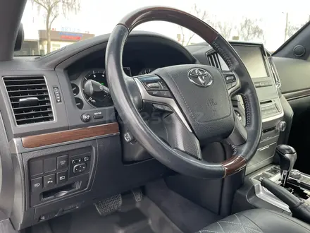 Toyota Land Cruiser 2017 года за 35 900 000 тг. в Алматы – фото 12