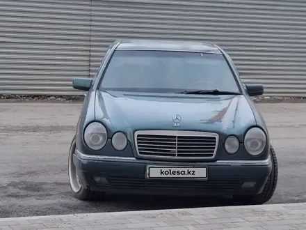 Mercedes-Benz E 280 1996 года за 2 700 000 тг. в Алматы – фото 2