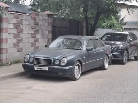 Mercedes-Benz E 280 1996 года за 2 700 000 тг. в Алматы – фото 4