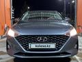 Hyundai Solaris 2021 года за 7 190 000 тг. в Уральск – фото 2