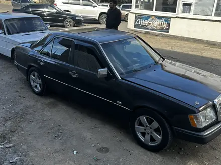 Mercedes-Benz E 200 1992 года за 800 000 тг. в Жезказган – фото 2