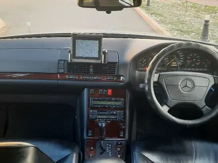 Mercedes-Benz S 320 1997 года за 7 000 000 тг. в Атырау – фото 20