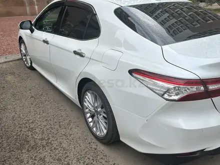 Toyota Camry 2018 года за 13 500 000 тг. в Астана – фото 13