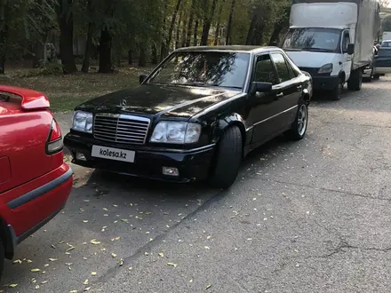 Mercedes-Benz E 220 1994 года за 2 500 000 тг. в Алматы – фото 2