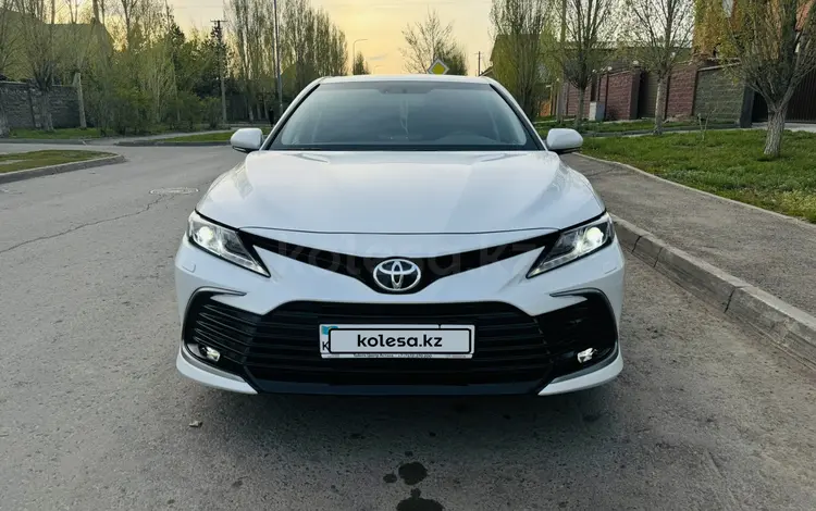Toyota Camry 2023 года за 16 500 000 тг. в Астана