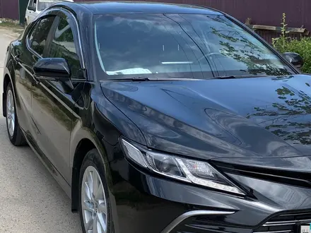 Toyota Camry 2021 года за 12 700 000 тг. в Атырау – фото 3