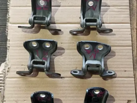 Петли двери на Ниссан Нот за 8 000 тг. в Алматы