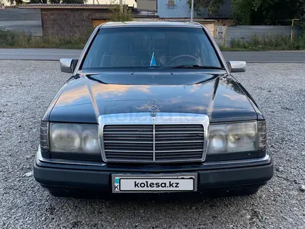 Mercedes-Benz E 220 1993 года за 1 699 999 тг. в Караганда