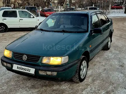 Volkswagen Passat 1995 года за 1 100 000 тг. в Петропавловск – фото 2