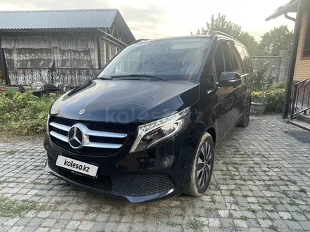 Mercedes-Benz V 300 2021 года за 35 000 000 тг. в Алматы