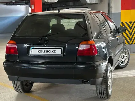 Volkswagen Golf 1998 года за 1 600 000 тг. в Астана – фото 5