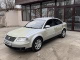 Volkswagen Passat 2001 годаүшін2 100 000 тг. в Тараз