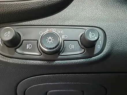 Chevrolet Tracker 2020 года за 5 990 000 тг. в Алматы – фото 12