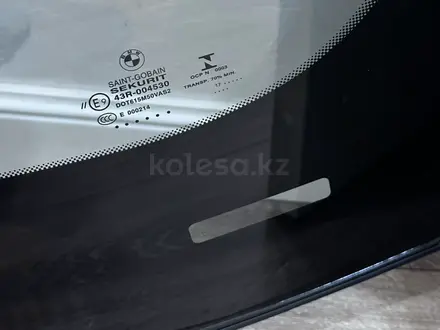 Лобовое стекло на BMW G20 под камеру за 250 000 тг. в Алматы – фото 3