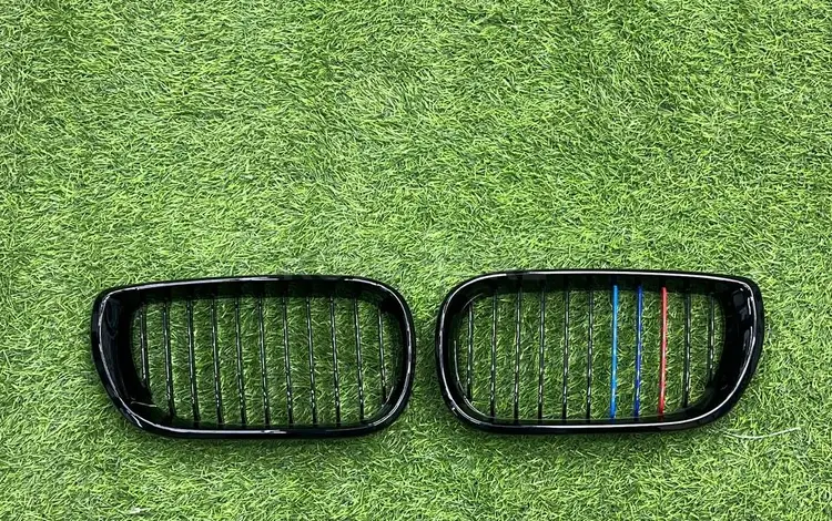 РЕШЕТКА РАДИАТОРА НА BMW E46 РЕСТ за 20 000 тг. в Астана