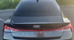 Hyundai Elantra 2021 года за 10 690 000 тг. в Шымкент – фото 3