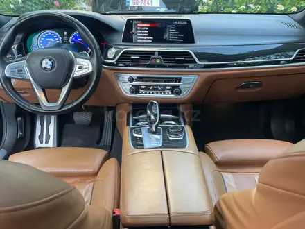 BMW 750 2017 года за 14 000 000 тг. в Алматы – фото 9
