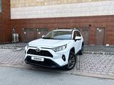 Toyota RAV4 2022 года за 19 000 000 тг. в Алматы