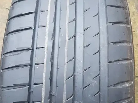 225/45R19 Pirelli PZ4* RFT за 150 000 тг. в Алматы