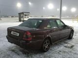 Mercedes-Benz C 200 1997 года за 2 100 000 тг. в Караганда – фото 4