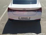 Hyundai Elantra 2023 года за 8 100 000 тг. в Уральск – фото 4