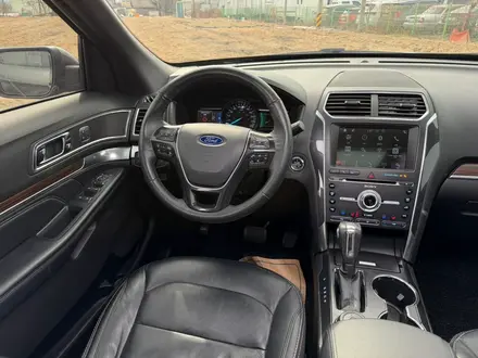 Ford Explorer 2018 года за 14 200 000 тг. в Алматы – фото 10