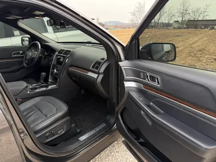 Ford Explorer 2018 года за 14 200 000 тг. в Алматы – фото 13