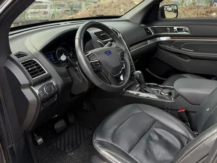 Ford Explorer 2018 года за 14 200 000 тг. в Алматы – фото 6