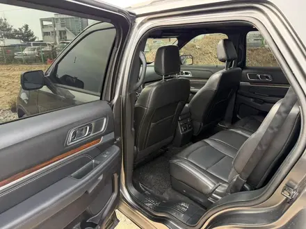 Ford Explorer 2018 года за 14 200 000 тг. в Алматы – фото 7