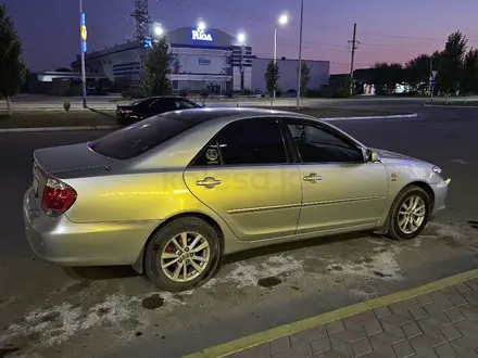 Toyota Camry 2005 года за 5 900 000 тг. в Актобе – фото 12