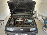Volkswagen Passat 1993 года за 1 100 000 тг. в Жезказган – фото 2