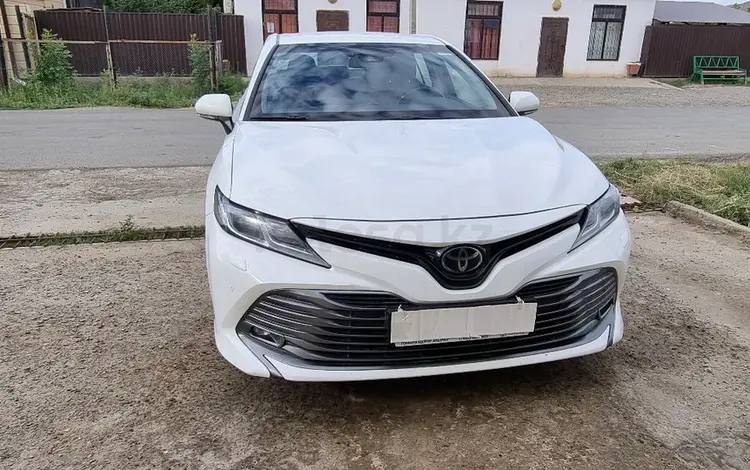 Toyota Camry 2019 года за 13 500 000 тг. в Атырау