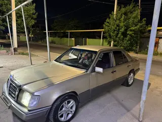 Mercedes-Benz E 230
