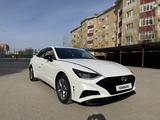 Hyundai Sonata 2022 года за 12 000 000 тг. в Актобе – фото 2