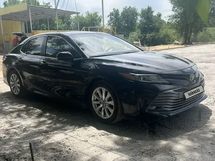 Toyota Camry 2018 года за 10 800 000 тг. в Алматы – фото 3