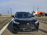 Toyota RAV4 2021 года за 17 500 000 тг. в Бишкуль