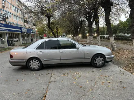 Mercedes-Benz E 220 1998 года за 2 200 000 тг. в Шымкент – фото 4