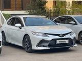 Toyota Camry 2021 года за 15 500 000 тг. в Астана